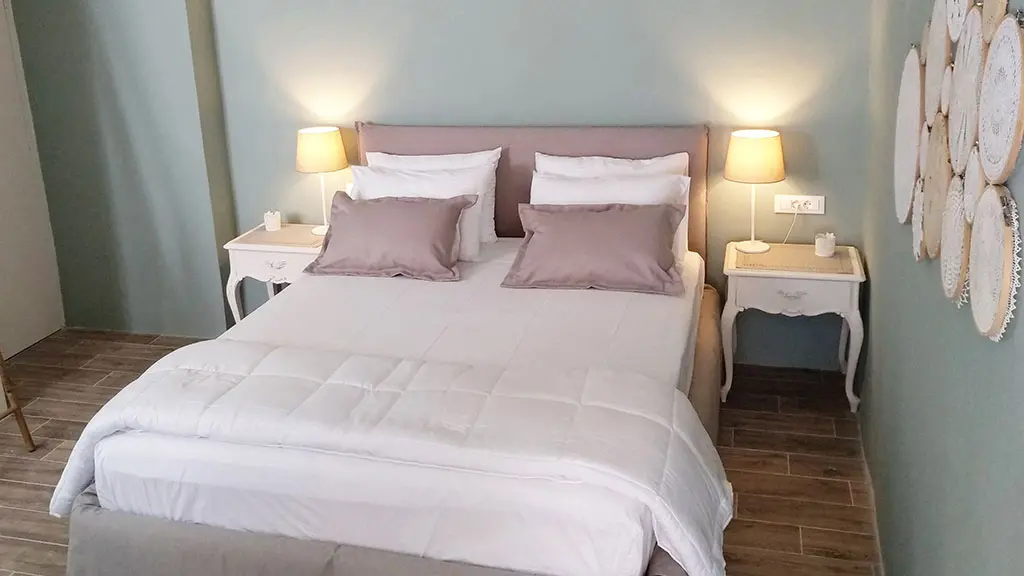 The house has a comfortable and bright bedroom with double bed, bedside tables, toilet with mirror and wardrobe. In the open space of the living room there is a sofa which can be converted into a single or double bed when needed, wardrobe and smart TV. The bathroom is located in the center and is equipped with a built-in shower with cabin, sink and toilet.