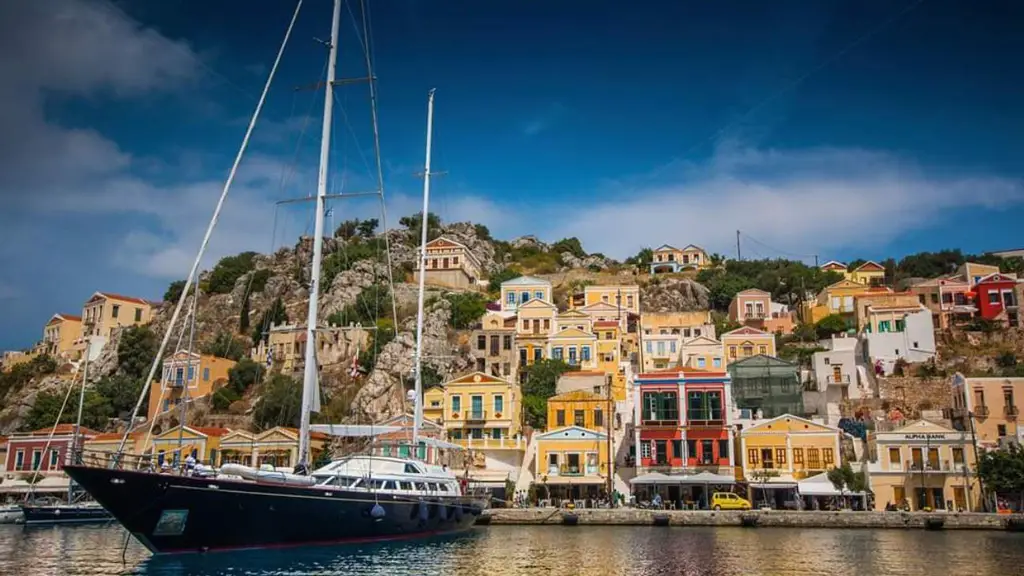 <p>Within a highly nautical atmosphere, with its highly developed cultural level, Symi imagines a queen who proudly reflects on the deep blue waters of the harbor. There is no doubt that Symi is one of the most picturesque seas ""states"" in the Aegean, but one of the most enchanting neighborhoods of the entire Mediterranean.</p>